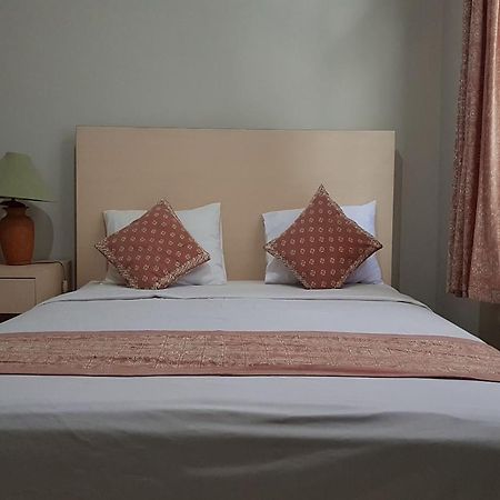 Oyo 3819 Hotel Winotosastro Yogyakarta Extérieur photo