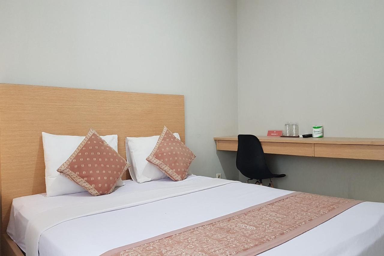 Oyo 3819 Hotel Winotosastro Yogyakarta Extérieur photo