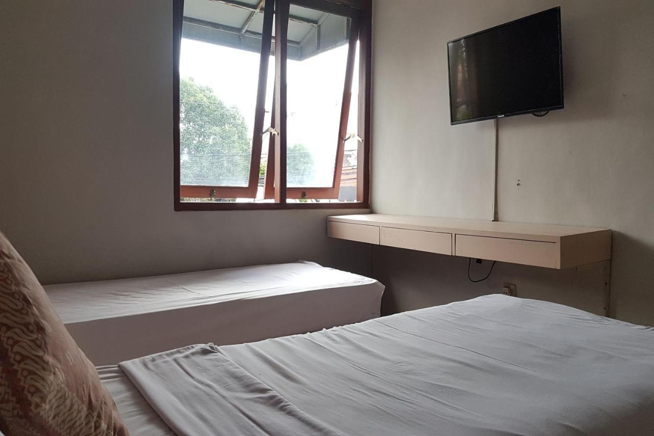 Oyo 3819 Hotel Winotosastro Yogyakarta Extérieur photo