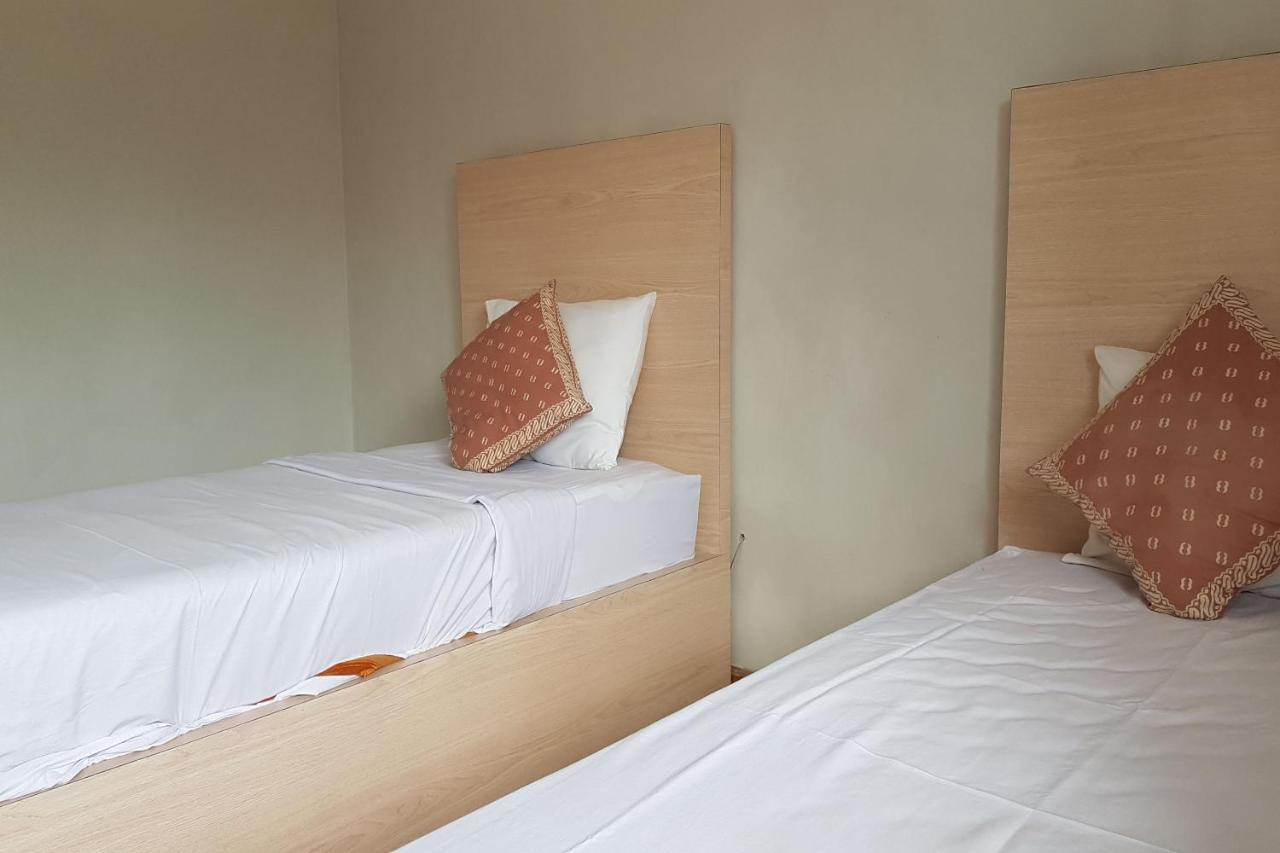 Oyo 3819 Hotel Winotosastro Yogyakarta Extérieur photo