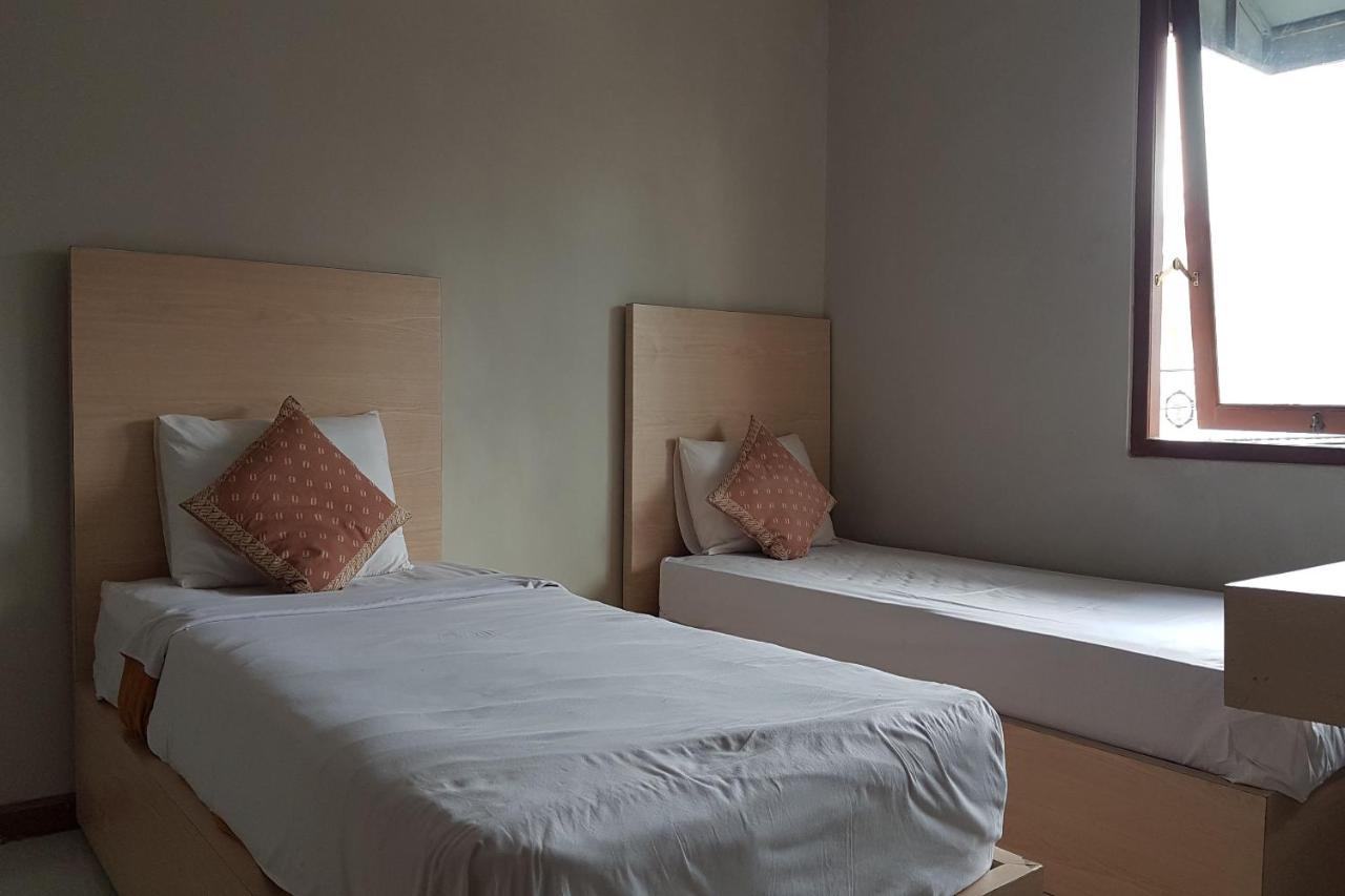 Oyo 3819 Hotel Winotosastro Yogyakarta Extérieur photo