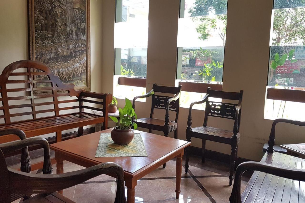 Oyo 3819 Hotel Winotosastro Yogyakarta Extérieur photo