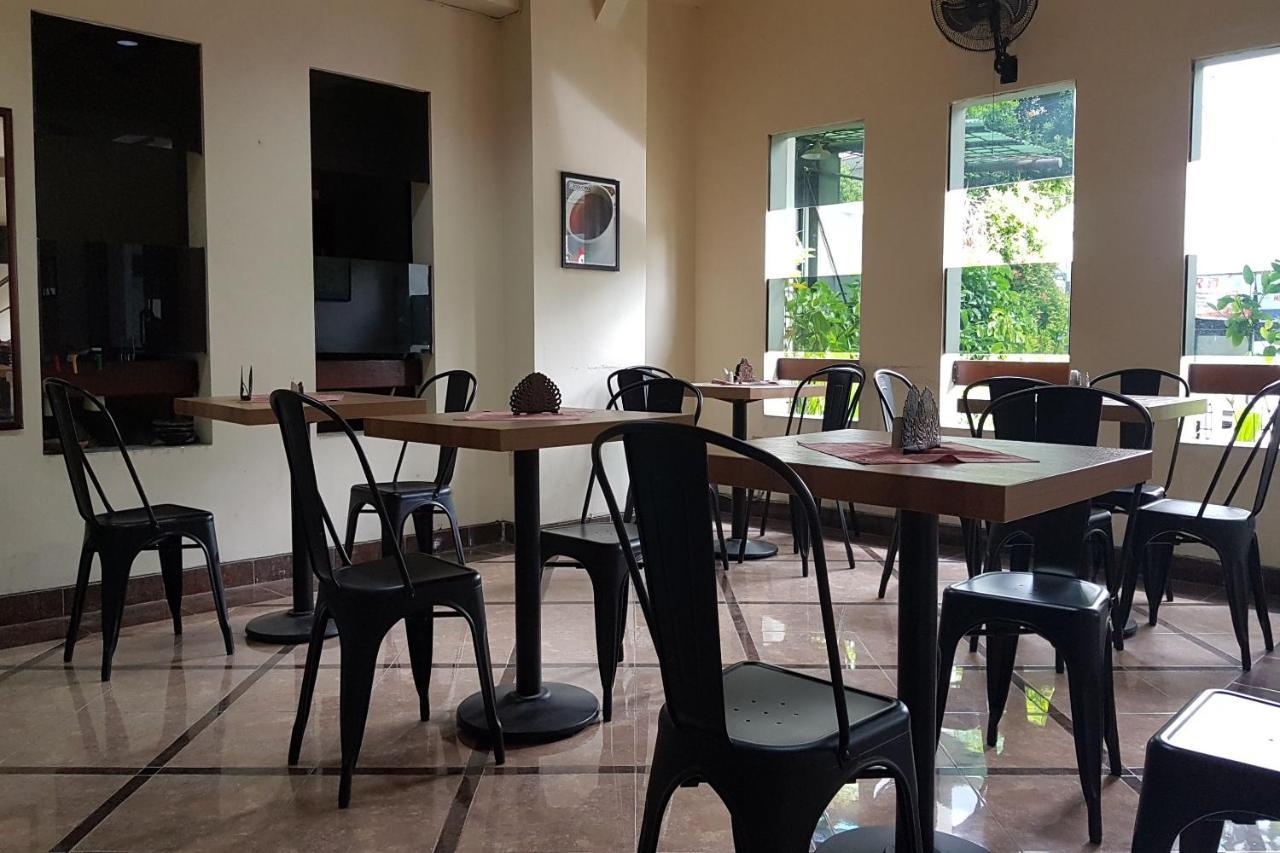 Oyo 3819 Hotel Winotosastro Yogyakarta Extérieur photo