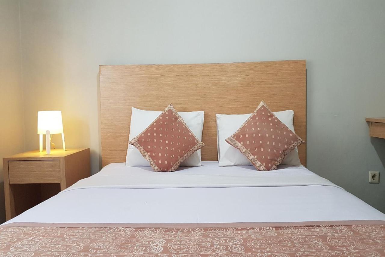 Oyo 3819 Hotel Winotosastro Yogyakarta Extérieur photo