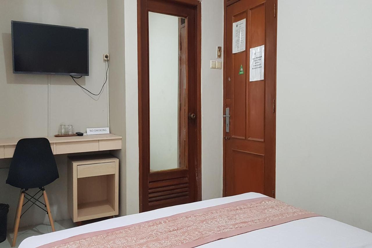 Oyo 3819 Hotel Winotosastro Yogyakarta Extérieur photo