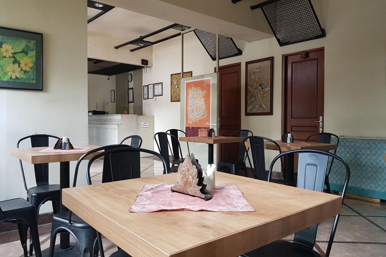 Oyo 3819 Hotel Winotosastro Yogyakarta Extérieur photo