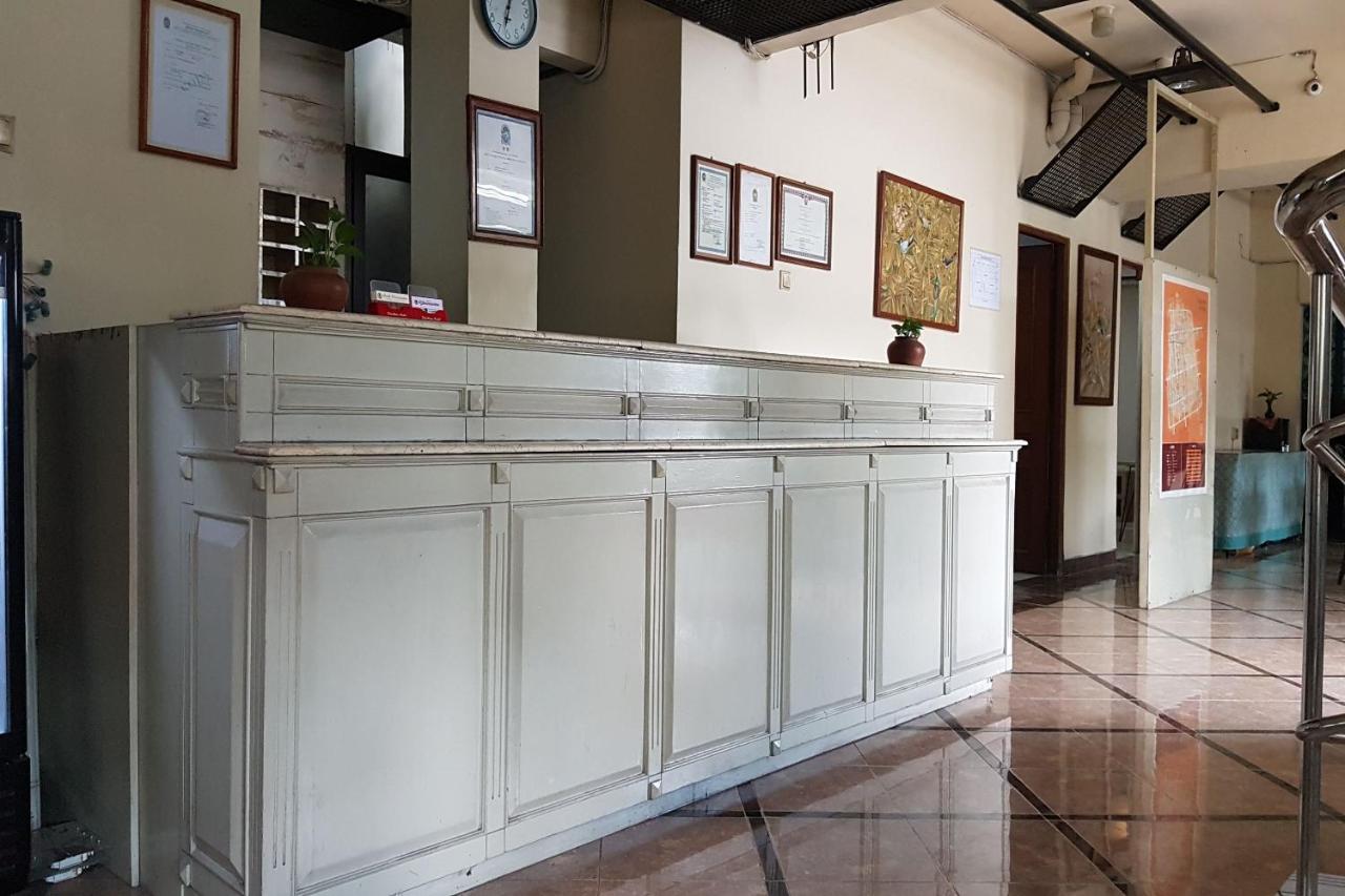 Oyo 3819 Hotel Winotosastro Yogyakarta Extérieur photo